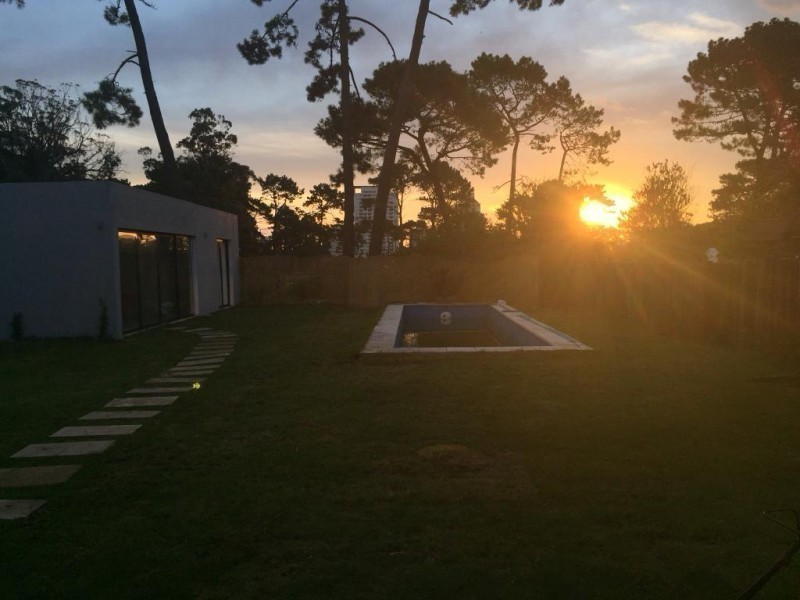 Excelente casa a estrenar en Barrio Privado con servicios